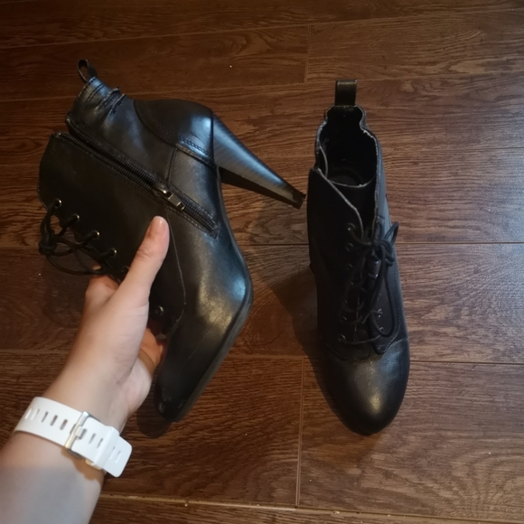 High heels. - Picture 2 of 3